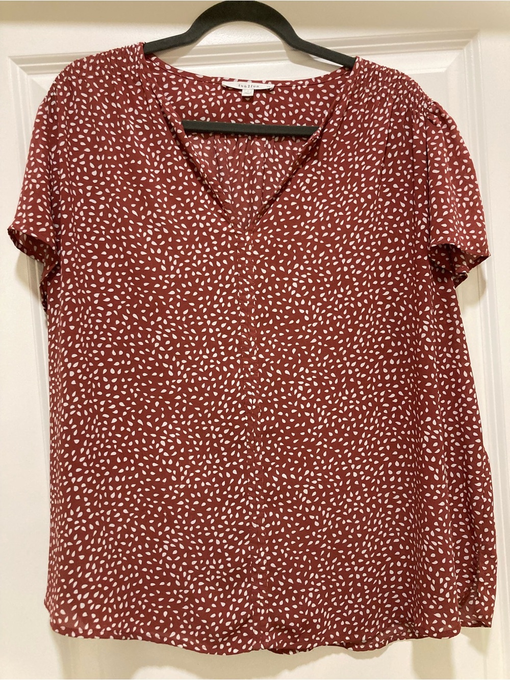 Universal Thread Brick Red & White V-Neck Short Sleeve Blouse